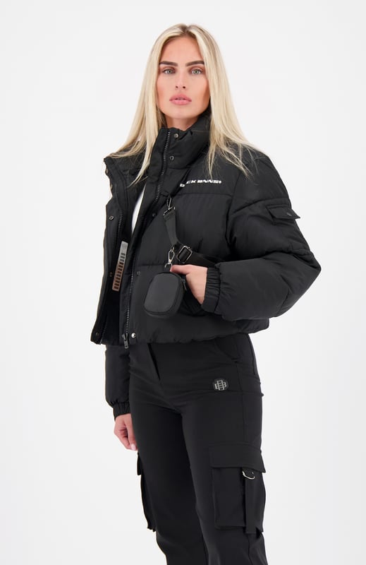 100% Polyester Short fit High collar with zipper and button closure BLCK BNNS logo on left chest Two front pockets Adjustable cuffs Side pocket on left arm Detachable zipper pouch 