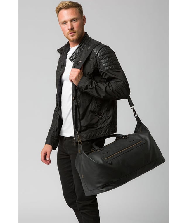 The 'Harbour' holdall from Cultured London is handmade from genuine leather that has a rich texture for a distinct finish and the zip-over top conceals the spacious interior, lined with robust and untreated 100% cotton. A zipped pocket adorns the front of the holdall which is ideal for on-the-go storage and comes with matching leather handles alongside the adjustable and detachable webbed strap, with a drop length of 80cm. Finished with the clean and minimalist embossed Cultured London logo.