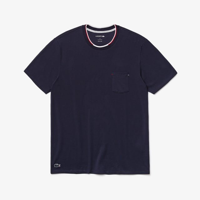 The essential loungewear of Lacoste wardrobe. The French Flag crew neck pyjamas t-shirt  from our Iconic pyjamas silhouette. A tee highlighted by tricolor stripes in the neckline  a tonal embroidered croc on the right bottom and a pocket on his chest. Made with a soft stretch cotton for more comfort. Pyjamas tee shirt Relaxed fit: comfortable ease on body with lower shoulders Stretch cotton fabric Short sleeve  ribbed colar with coloured stripes Patched pocket with coloured bartacks on chest 3cm tonal croc with white outline on body bottom 