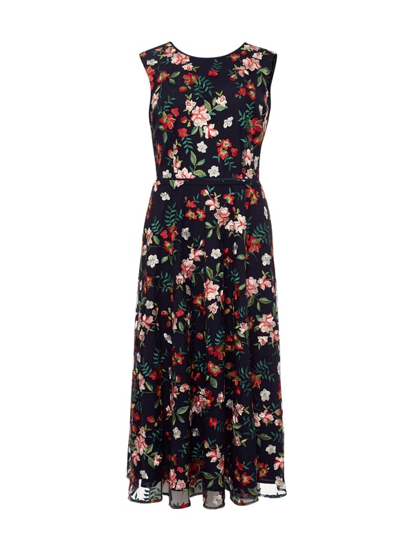 Intricately embroidered, the Rosella dress will invite no end of compliments. Blooming with vibrant flowers it's cut to an endlessly feminine fit and flare shape that's occasion-ready.