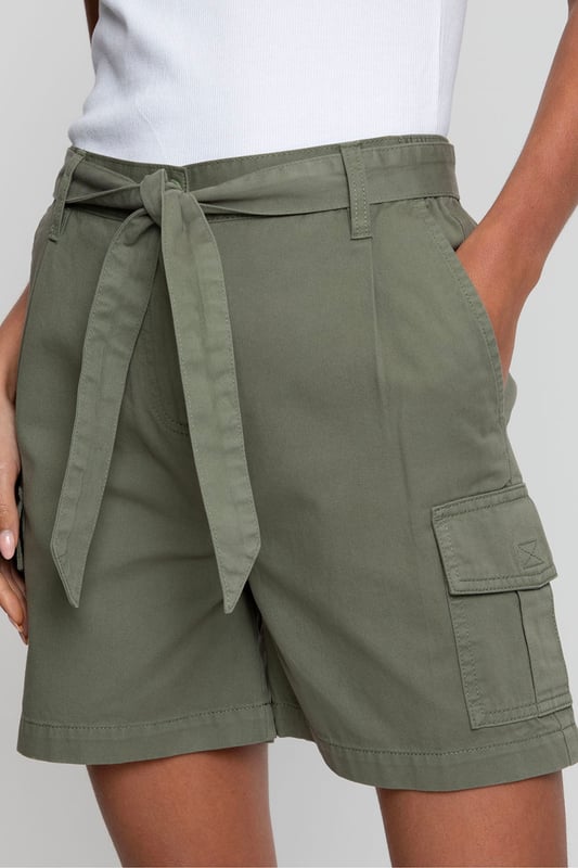 Belted cargo outlet shorts