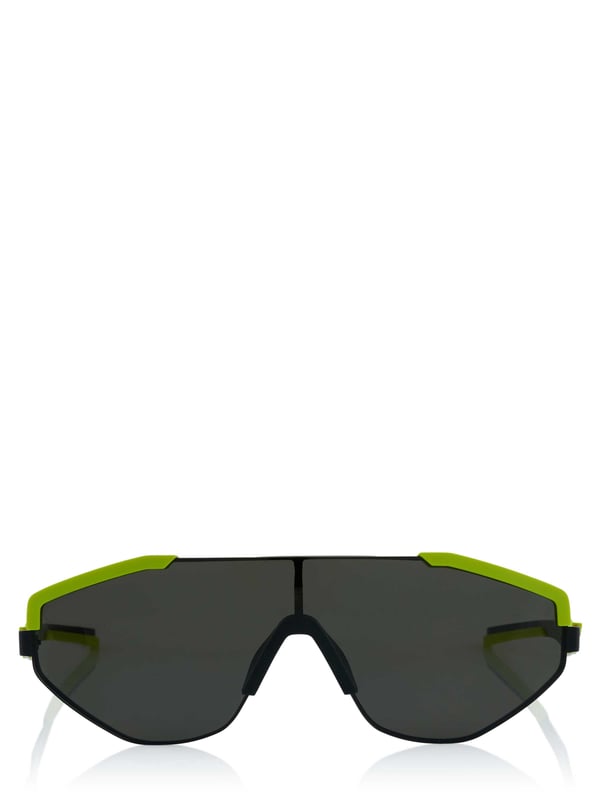 100% metal; gafas de sol Zadig Voltaire;  Modelo: OWEW00129 010FS;  Mano de obra de alta calidad;  Forma de gafas: Deportiva;  Color del marco: Negro-Verde;  Color de la lente: Gris oscuro;  Nivel de tinte: Categoría 3 (oscuro), protección UV;  Dimensiones: 99 - 0 - 140 mm;  Detalles del logotipo de Zadig Voltaire;  -------------------------------------------------- --;  Instrucciones generales de uso y seguridad: Dependiendo del modelo, las gafas de sol no son igualmente adecuadas o permitidas para todas las condiciones/actividades de iluminación (tráfico, etc.). Infórmese en consecuencia y actúe siempre con responsabilidad;  Ciertos colores de lentes (coloridos) (azul, rojo, rosa, violeta, amarillo, naranja, etc.) pueden no recomendarse ni permitirse en absoluto para el tráfico por carretera, ya que pueden distorsionar la percepción del color de los semáforos, las luces de freno y las señales de tráfico. , etc. en una medida superior a la media;  Las gafas con monturas, patillas o similares que limiten (significativamente) la visión sólo deben utilizarse con la debida precaución y, dependiendo de la actividad, no deben utilizarse en absoluto (tráfico, etc.);  La selección del modelo (incluida la categoría/nivel de tinte) debe basarse en las condiciones y los planos de iluminación;  NO apto para actividades al anochecer/noche o en condiciones de mala visibilidad;  NO apto para visualización directa del sol o de un eclipse solar;  NO para protección contra fuentes de luz artificial (por ejemplo, solariums);  NO para protección ocular durante trabajos mecánicos o riesgos como impactos;  NO utilizar si hay desgaste/daños (gafas, filtros, monturas...);  Los modelos con elementos puntiagudos y/o relativamente alejados (marco) o similares sólo deben utilizarse con precaución o a una distancia de seguridad suficiente del entorno respectivo (incluidas otras personas);  Para obtener más información, consulte los documentos adjuntos u otra información técnica y del fabricante.