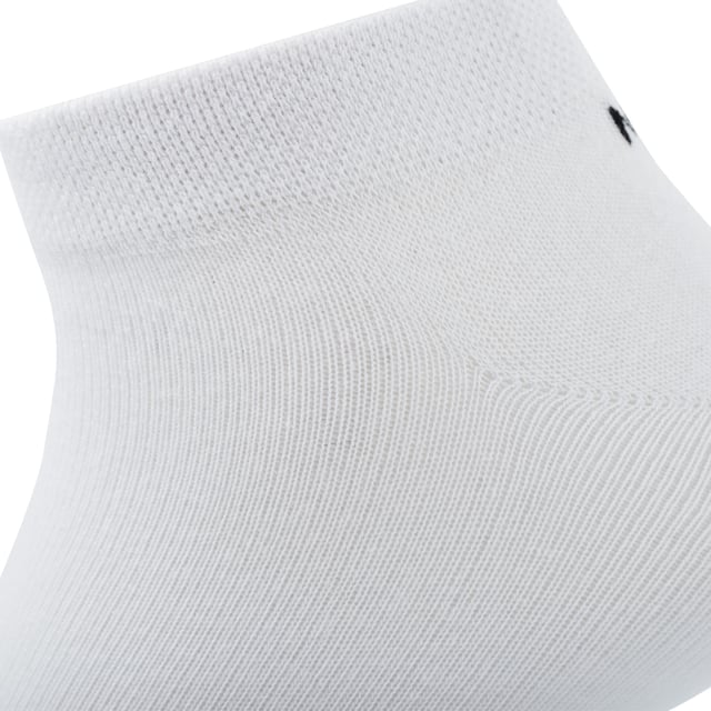 McGregor New York Sneaker-Socken im 6er-Pack
Obwohl es wichtigere Dinge gibt, haben wir beschlossen, dass es Zeit für die perfekte Sneakersocke ist: Ein Set mit 6 Paar tollen McGregor New York Sneakersocken. Die Sneakersocke reicht knapp über Ihren Schuh, sodass Sie keine Blasen bekommen. In einem Halbschuh oder Herrenschuh fällt die Socke kaum auf.

Einfache Sneakersocken für Männer und Frauen ohne auffällige Naht an den Zehen. Die Sneakersocken fühlen sich weich und bequem an und sind ideal für den täglichen Gebrauch oder zum Tragen beim Training. Verschiedene Größen zur Auswahl und in 2 Farben erhältlich.

Produktmerkmale
Gewebtes McGregor New York-Logo auf der Sohle der Socke. Das McG-Logo ist an der Ferse der Socke eingewebt
Aus weicher Stretch-Baumwolle
Sehr flache Zehennähte
Hergestellt aus 75 % Baumwolle, 25 % Polyamid und 3 % Elasthan. Diese Kombination aus schönen Materialien sorgt für langlebige Qualität. Baumwolle nutzt sich schneller ab als Polyamid und durch die Kombination dieser Materialien garantieren wir die Haltbarkeit des Produkts.
Erhältlich in den Größen 39-42 und 43-46.
Die Socke ist in Schwarz mit Weiß und Weiß mit Schwarz erhältlich.