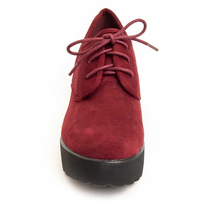 Women's casual shoe. Comfortable fit. Made from vegan materials. Manufactured by other brands for our brand. Approximate measurements: 7 cm heel and 3 cm platform.