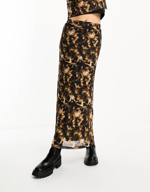 Skirts by Vero Moda Tall Part of a co-ord set Top sold separately Abstract design High rise Elasticated waist Regular fitSold By: Asos