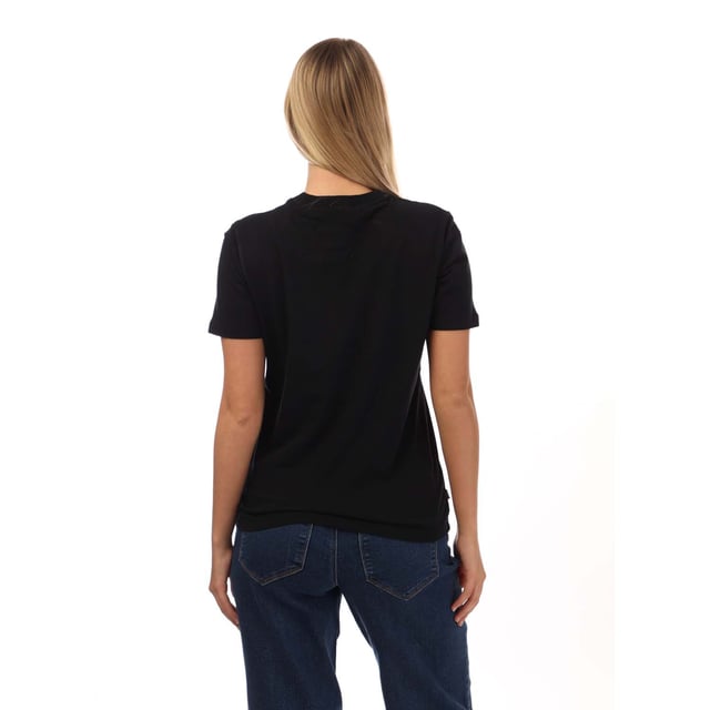 Women's Superdry Vintage Logo Embroidered T-Shirt in Black Womens Superdry Vintage Logo Embroidered T-Shirt in black.- Ribbed crew neckline.- Short sleeves.- Embroidered logo.- Signature logo tab.- Slim fit.- 100% Cotton.- Ref: W1011122A02A