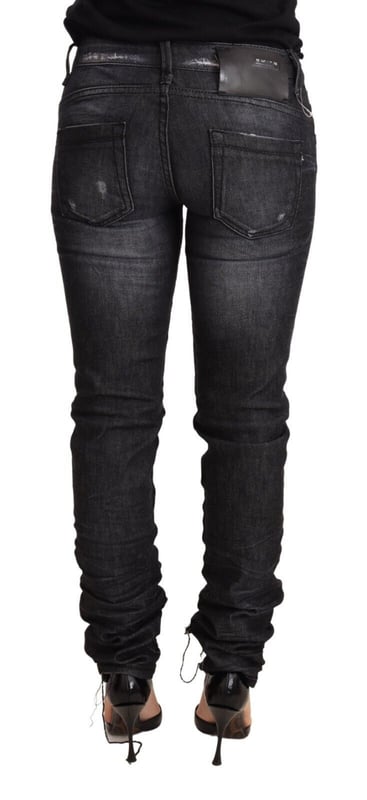 100% Authentic ACHT Jeans
  Crafted from cotton
  Slim fit cut with zipper and button closure
  Low waist skinny denim model
  Black washed color
  Zipper closure
  Logo details
Material: Cotton