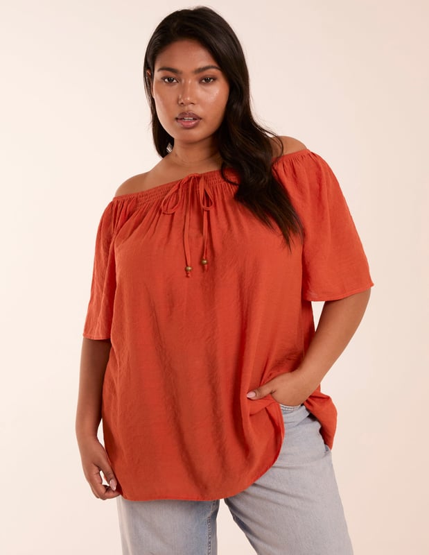 A top that will sure cover all bases this Summer. This top is perfect for all kind of occasions!