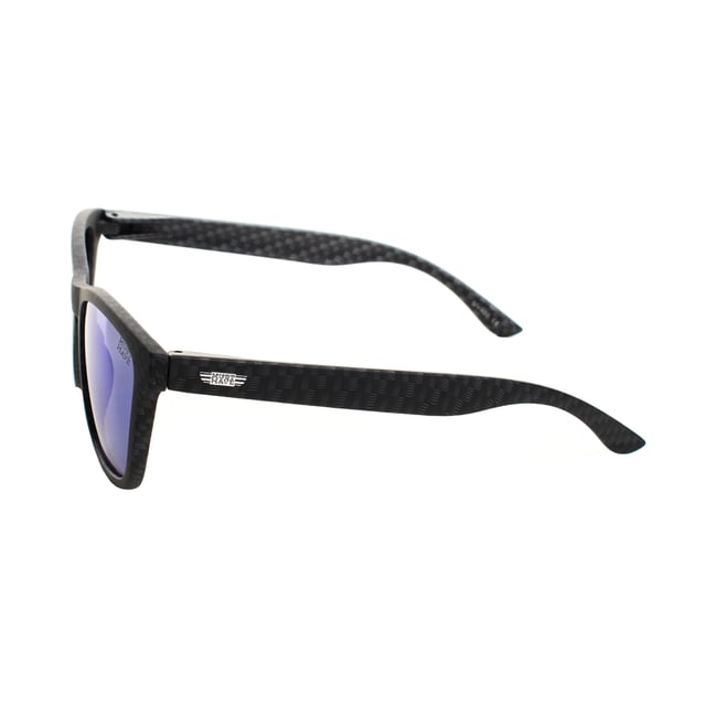 Unisex aviator style sunglasses with polarized lenses and UV 400 protection, designed to provide maximum eye protection and style.

 With a sturdy and elegant metal frame, they feature silver details that add a touch of sophistication.

 UV 400 polarized lenses block 100% of UVA and UVB rays, reducing glare and providing clearer, more comfortable vision.

 The design includes the brand's logo engraved on the temples and discreetly on one of the lenses, highlighting its authenticity and distinctive character.

 They include a soft cleaning cloth to keep your lenses spotless and a protective case to store them safely.

 Perfect for complementing any look, these glasses are ideal for those looking for protection and style in one piece.
 Measures: Lens height: 49 mm, Lens width: 61 mm, Bridge: 10 mm, Temples: 137 mm
 Composition: Polycarbonate
 Care:
- Wash only with water or, if necessary, a mild soap.
 - Dry with a soft cloth to avoid scratches.
 - Avoid contact with harsh surfaces or abrasive liquids.