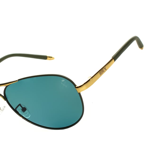 Must Have unisex aviator style sunglasses with polarized lenses and UV 400 protection, designed to provide maximum eye protection and style.

 Featuring a sturdy and elegant metal frame that adds a touch of sophistication.

 UV 400 polarized lenses block 100% of UVA and UVB rays, reducing glare and providing clearer, more comfortable vision.

 The design includes the brand's logo engraved on the temples and discreetly on one of the lenses, highlighting its authenticity and distinctive character.

 They include a soft cleaning cloth to keep your lenses spotless and a protective case to store them safely.

 Perfect for complementing any look, these glasses are ideal for those looking for protection and style in one piece.
 Measures: Lens height: 50 mm, Lens width: 58 mm, Bridge: 11 mm, Temples: 130 mm
 Composition: Metal
 Care:
- Wash only with water or, if necessary, a mild soap.
 - Dry with a soft cloth to avoid scratches.
 - Avoid contact with harsh surfaces or abrasive liquids.