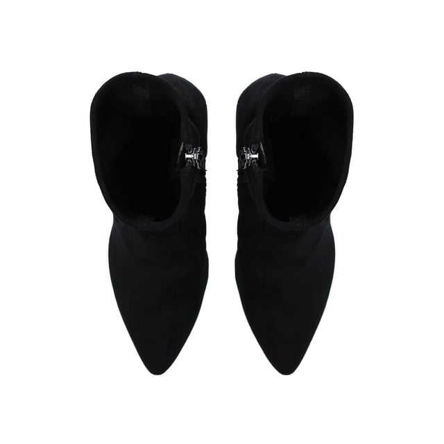 The Vegan Thara2 ankle boots feature a black suedette upper with relaxed ankle. The inner zip uses a woven and branded pull tab coordinating with the tab at the back of the heel. The toe is pointed opposite the 90mm block heel. This product is registered with The Vegan Society ensuring there are no animal products used during production.