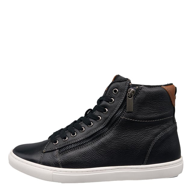Level up your everyday trainer collection with the Ilford High Top Trainers, featuring soft leather uppers and a classic lace up design. Complete with a zip fastening for a trend-led feel and easy to wear style.