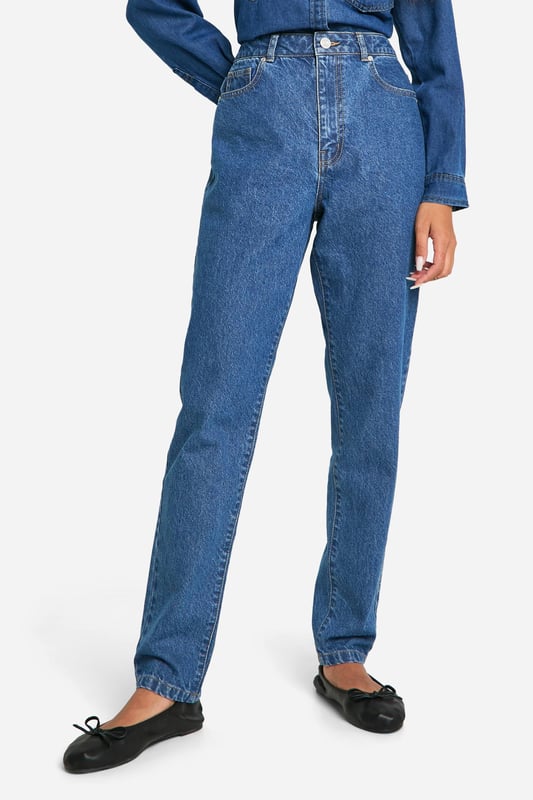 Basics 32 Inch Leg High Waisted Slim Fit Jeans High-waisted design for a flattering silhouette
Slim fit through the leg for a modern look
Classic five-pocket styling
Button and zip fly fastening
Versatile denim fabric suitable for various occasions
Embrace timeless style with these slim-fit basics jeans from Boohoo. Perfect for the fashion-forward woman in her early to mid-20s, these jeans offer a contemporary twist on a wardrobe staple. The high-waisted design accentuates your curves while the slim fit through the leg creates a sleek, elongated silhouette. Style these versatile jeans for a range of casual events - pair them with a crisp white tee and trainers for a laid-back weekend look, or dress them up with a blouse and ballet flats for family gatherings. The denim fabric ensures comfort and durability, making these jeans a go-to choice for your everyday wardrobe. For a coordinated ensemble, take inspiration from the images and team with a matching denim shirt and a statement belt. These jeans are the ultimate foundation for countless stylish outfits, allowing you to express your personal flair while staying on-trend.