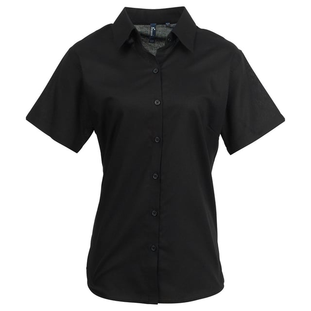 70% Polyester, 30% Baumwolle. Gewebetechnik: knitterfrei. Gewebe:  Oxford-Gewebe, Weiche Haptik. Design: Unifarben. Abnäher an Rücken, Brustabnäher, Auschneidbares Etikett, Pflegeleicht, Selbstgefärbte Knöpfe. GSM (Gramm pro Quadratmeter): 135. Nachhaltigkeit: Amfori-Freigabe, BSCI, Oeko-Tex Standard 100 zertifiziert, REACH, WRAP Zertifikat. Saum: Geschwungener Saum. Kurzärmlig. Schaftrand zum Umklappen.