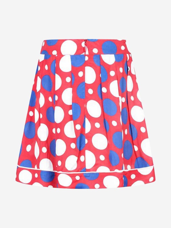 Introducing the Girls Spotted Silk Skirt by Marni ‚ an essential addition to your girl's wardrobe! This skirt melds luxury and cosiness for all occasions. The key features contributing to its unique charm include:  Contemporary Print: This charming spotted print adds a modern, playful flair, making this skirt an instant trendsetter. Comfort redefined: Crafted with premium silk, this skirt promises exceptional comfort for your little girl‚s daily adventures. Elevate your girl's wardrobe with this alluring Spotted Silk Skirt by Marni. Place your order now and let your young fashionista lead the stylish brigade!