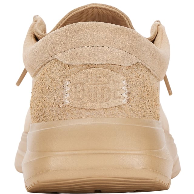 More comfort. More padding. More chunk. Totally on trend this season is the Wally X Suede. Dress up or dress down with elevated 360 comfort, extra plush midsole and oh-so-stylish suede upper. Happy feet, happy life-that's our motto.
