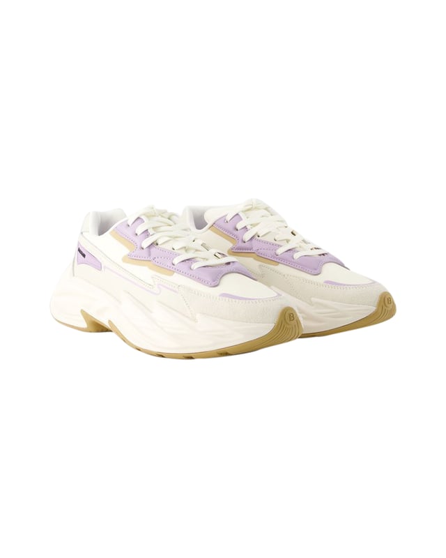 Colours: BEIGE - 0DA CREME. Material: synthetic leather. Sole: rubber. Made in Tunisia. Closure: top laces. Toe shape: pointed. Fit: true to size - Sizing European.