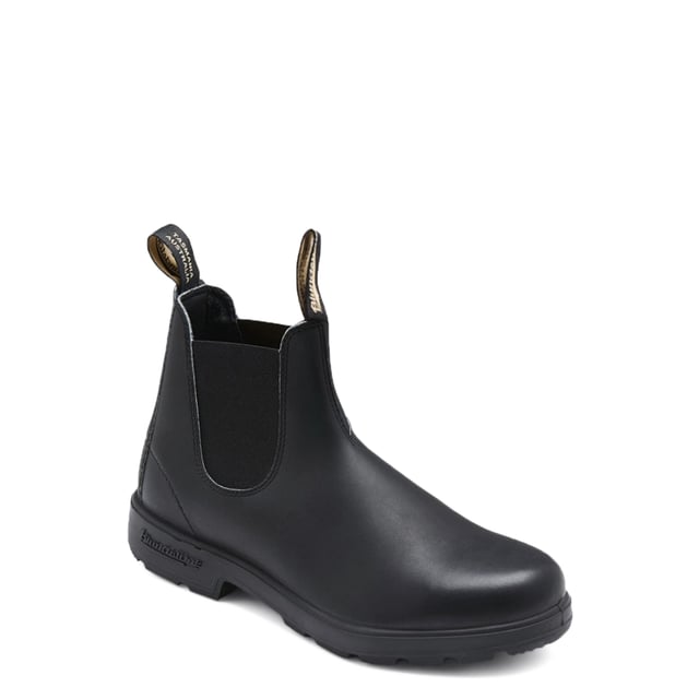 Blundstones zijn de originele Australische werklaarzen en zijn sinds 1870 een kenmerk van premium leren laarzen. Deze Blundstone #510 klassieke Chelsea-laars, afkomstig uit Tasmina, is een van de meest veelzijdige en duurzame schoenen die er te koop zijn. Met zijn tijdloze en klassieke stijl is hij voorzien van een bovenwerk van premium zwart leer en XRD®-technologie voor superieure schokabsorptie. Het stevige bovenwerk van premium leer is bestand tegen zuren, vetten en oliën en is voorzien van een uitneembaar voetbed en PU-buitenzolen voor comfort de hele dag door. Opvallend, robuust en gebouwd om lang mee te gaan, deze Blundstone 510 is het bewijs dat stevig en ongecompliceerd nooit uit de mode raakt, en is de beste keuze voor iedereen die op zoek is naar het beste op het gebied van stijl, comfort en functionaliteit. Gebouwd voor avonturen met een waterafstotend, 2,5 mm dik bovenwerk van premium zwart leer Bovenwerk van echt leer dat olie-, zuur- en organisch vetbestendig is Zwarte elastische zijkanten en iconische treklipjes voor eenvoudig aantrekken Zeer duurzame TPU-buitenzool zorgt ervoor dat de laars tegen een stootje kan Gedempte tussenzool voor langdurig comfort SPS Max Comfort-systeem voor uitstekende schokabsorptie tot 90%