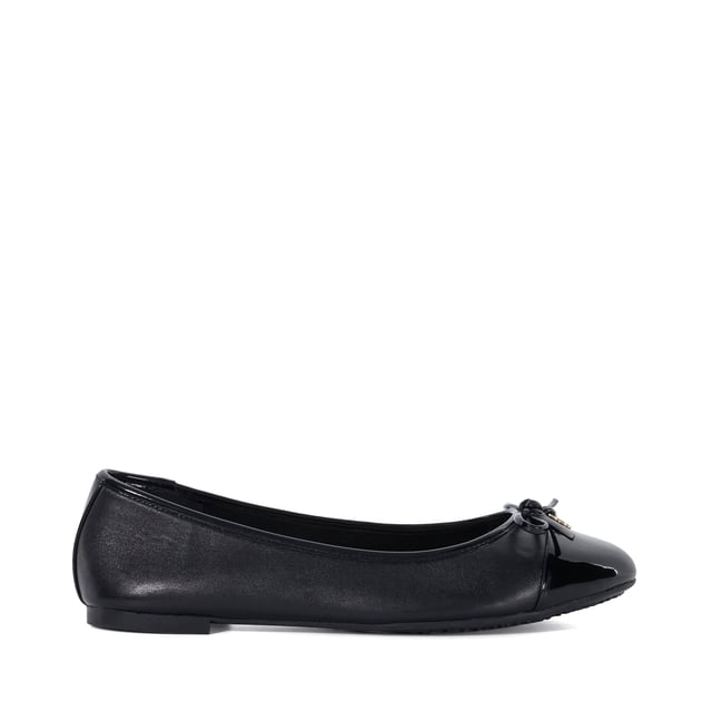 Classic ballet flats like our wide-fit Hallo style are a Dune London signature. This round-toed silhouette culminates in a chic quilted footbed and bow detailing that is enhanced with or bespoke branding charm. Finished with a toe top, this versatile style pairs perfectly with everything in your everyday wardrobe.