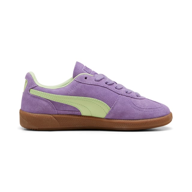 PRODUCT STORY A terrace legend from our archives returns: The Palermo. The silhouette debuted back in the early '80s, where it quickly became a staple among the terrace crowds in British football stadiums. Now, we’ve brought it back for the fans. Like the original, the Palermo is complete with its signature tag at the upper, a T-toe construction, and, of course, the classic gum sole. FEATURES & BENEFITS PUMA’s leather products support responsible manufacturing via the Leather Working Group. DETAILS Leather upperSynthetic liningDebossed and foil-printed PUMA branding on quarter panel tab and heel capLeather-coated FormstripRubber midsoleRubber outsolePUMA Youth: Recommended for older kids between 8 and 16 years