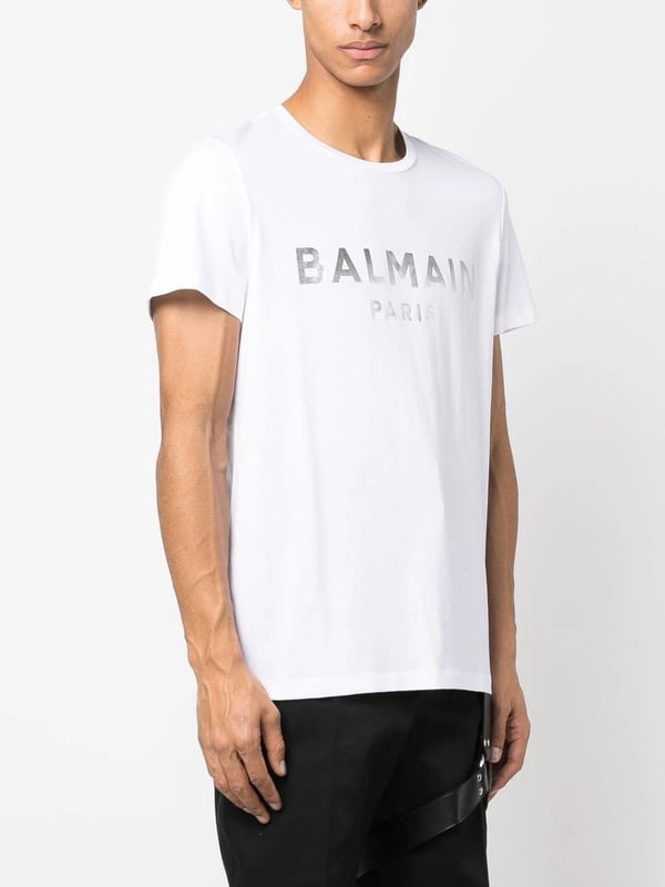 Logo-print detail T-shirt from Balmain featuring cloud white, cotton, logo print to the front, round neck, short sleeves and straight hem.