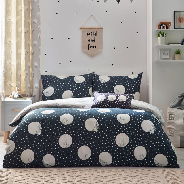 Bring an element of mischief with this playful Peter Rabbit™ Spot Me duvet cover set. This monochrome scandi inspired bedding set features sweet illustrations of Peter, on a backdrop of white spots and polka dots. The Peter Rabbit™ Spot Me duvet cover set can be flipped for a mid-week refresh, giving you two looks in one!