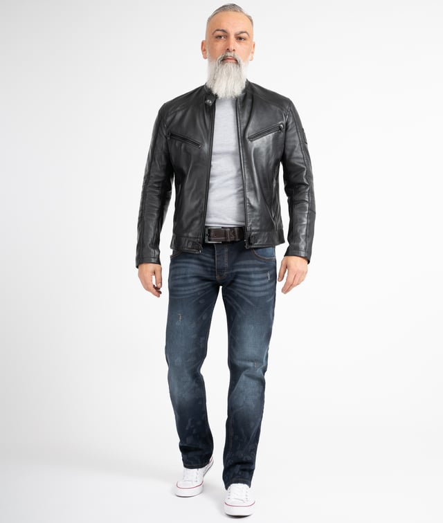 Ein Klassiker für Arbeitsalltag, Freizeit und Urlaub ist die Blue Jeans im Comfort Fit! Viele unserer hell- bis dunkelblauen Herren Jeans gefallen mit coolen Waschungen im Used-Look. Die lässig sitzenden Hosen verfügen über gerade geschnittene Beine, das typische 5-Pocket-Design und ein Rock-Creek Patch. Neben praktischen Bundschlaufen besitzen sie einen Verschluss mit Knöpfen oder Zipper. Unsere Herren Jeans bestehen zu 100% aus Baumwolle oder haben einen hohen BaumwollAnteil. Bei einigen Modellen sorgt ein Stretch-Anteil für die perfekte Passform.
