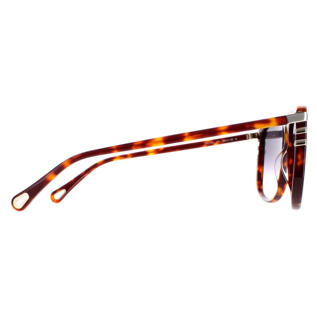 Las gafas de sol Chloe CH0104S 007 en degradado gris habana medio brillante son un moderno estilo aviador fabricado en acetato ligero. El logotipo de Chloe está grabado en las patillas finas para reconocer la marca.