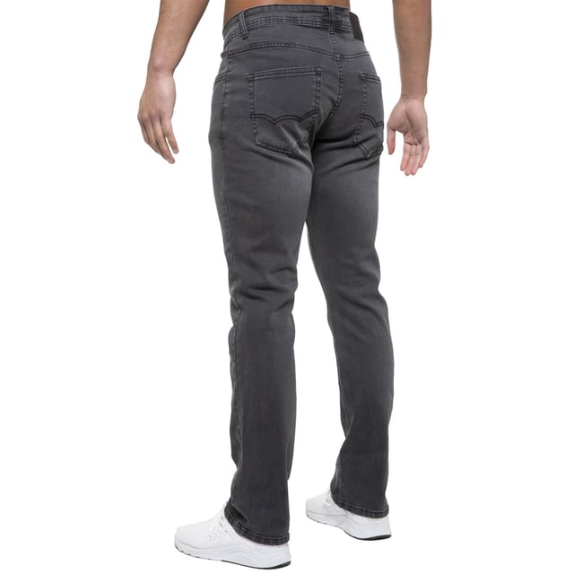Enzo Designer Straight Leg Stretch Denim Jeans för herrar. Med 5 fickor, knappgylf och märkesknappar och nitar. Avslutad med en midjemärkning i PU-läder. (EZ359)