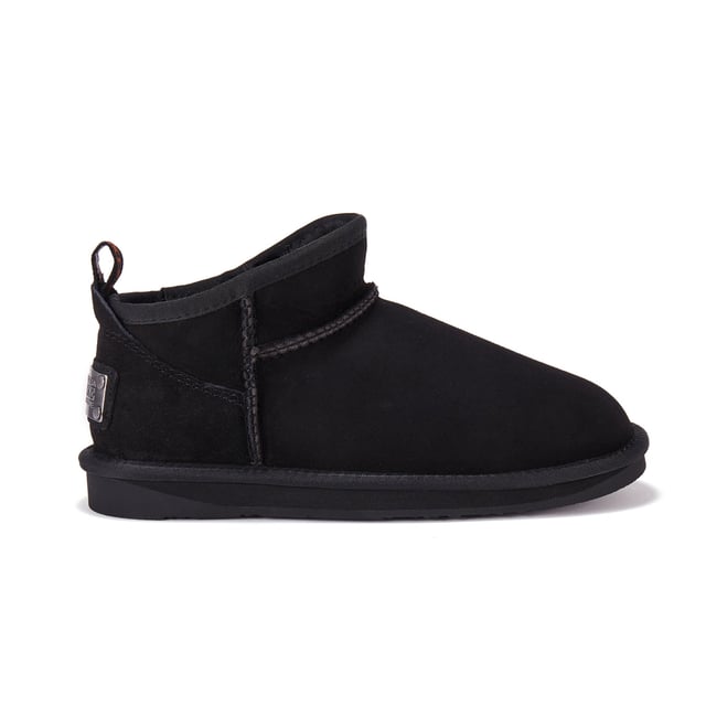 Unser Luxe-Klassiker Cosy im ultrakurzen Rundhalsschnitt, perfekter luxuriöser Komfort für jeden Tag für Ihre Füße.