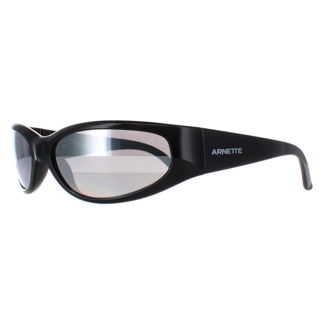 Las gafas de sol Arnette Rectangle Mens Black Dark Grey AN4283 Shyguy son el punto de encuentro entre la elegancia atemporal y el estilo contemporáneo. Estas gafas de sol irradian un encanto atemporal con su forma rectangular universalmente favorecedora y sus icónicas opciones de color, mientras que sus materiales superiores y su comodidad durante todo el día garantizan una experiencia de uso encantadora. Tanto si pasea por un bulevar como si se relaja en la playa o asiste a un evento formal, estas gafas complementarán su estilo sin esfuerzo.