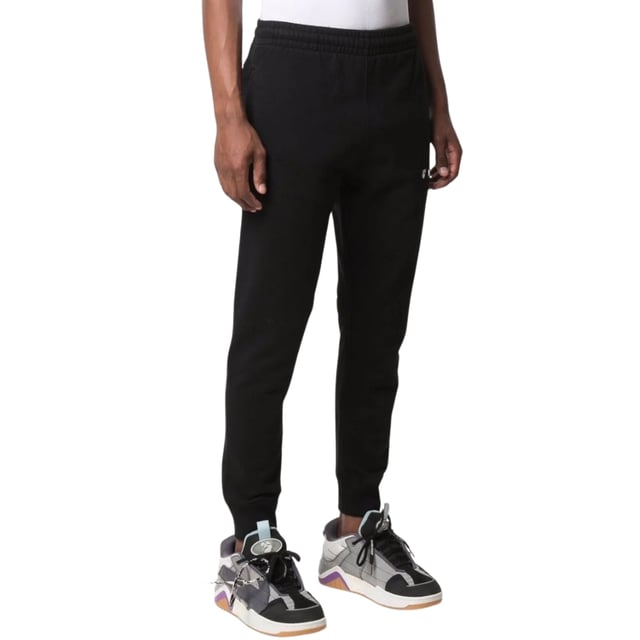 Veredeln Sie Ihren Stil mit der schwarzen Jogg-Hose. Diese bequemen, cremefarbenen schwarzen Hosen bieten einen eleganten und vielseitigen Look, perfekt für jeden Anlass. Egal, ob Sie ins Fitnessstudio gehen oder Besorgungen machen, diese Shorts bieten sowohl Stil als auch Funktionalität. Werten Sie Ihre Garderobe noch heute auf!, Elastischer Bund und Beinabschlüsse, schlichte Hose, 100 % Polyester, Streetwear, hergestellt in Italien, normale Passform