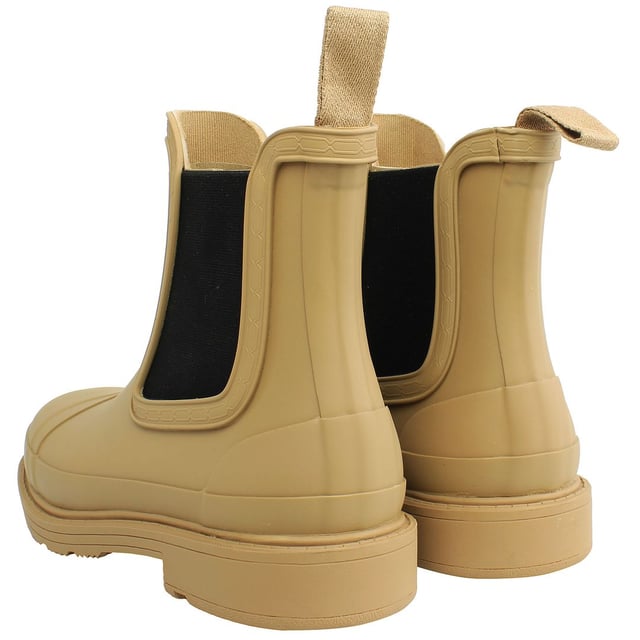 Hunter Commando Women's Brown Chelsea Boots â€“ where rugged sophistication meets urban style. These boots are crafted to seamlessly blend fashion with functionality, providing a versatile and durable footwear option for the modern woman. Here's a detailed description highlighting the key features of these boots:

 Rugged Elegance:  The Hunter Commando Chelsea Boots exude rugged elegance with their brown hue and timeless Chelsea boot silhouette. This versatile color adds a touch of warmth and complements a variety of outfits, making them a wardrobe staple for any season.

 Durable Construction:   Built for the demands of both city streets and outdoor excursions, these boots feature a durable construction that stands up to daily wear. The high-quality materials ensure longevity, making them a reliable choice for various activities and environments.

 Chelsea Boot Convenience:   The slip-on Chelsea boot design offers effortless style and convenience. With elastic side panels and a pull tab, these boots are easy to put on and take off, allowing you to transition seamlessly from casual outings to more adventurous pursuits.

 Comfortable Interior:   Experience all-day comfort with the cushioned insole and breathable lining of these boots. Whether you're navigating city sidewalks or exploring nature trails, the interior design ensures a comfortable and supportive fit for extended wear.

 Versatile Styling:   The rich brown color and classic Chelsea boot design make these boots incredibly versatile. Pair them with jeans for a casual look or incorporate them into your work attire for a touch of rugged sophistication. The Commando boots effortlessly elevate your style in any setting.

 Grip and Traction:   The rugged outsole is designed to provide excellent grip and traction on various surfaces. Whether you're walking on wet pavement or uneven terrain, these boots offer stability and prevent slips, allowing you to move confidently through your day.

 Weather-Resistant Finish:   Navigate changing weather conditions with ease. The weather-resistant finish on these boots ensures they can handle light rain or unexpected drizzles, keeping your feet protected and stylish regardless of the forecast.

Step out in style and confidence with the Hunter Commando Women's Brown Chelsea Boots â€“ a perfect balance of fashion-forward design and practical functionality. From city streets to outdoor adventures, these boots are your go-to choice for a seamless blend of elegance and durability.