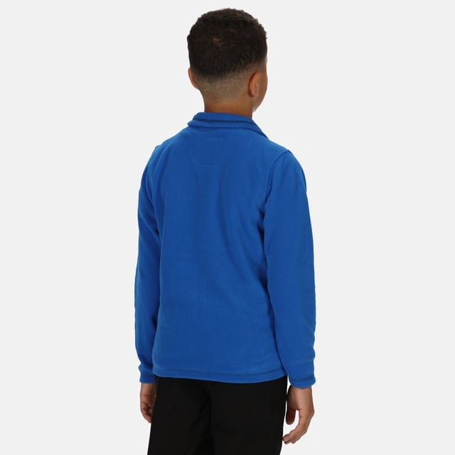 Regatta Groot Buitenshuis Kinderen/Kinderen King II Lichtgewicht Full Zip Fleece Jasje (Oxford Blauw/Zwaar) De King is onze kinderen lichtere rits door middel van fleece. Het is mooi en licht, superzacht en heeft een anti-pill-afwerking om het er fris uit te laten zien na het dragen.. Een van onze best verkopende kinderstijlen, het is een essentiële buitenkant die je moet kunnen vertrouwen om ze comfortabel en warm te houden, of ze nu in bomen klimmen, op de schoolloop of in de tuin spelen. 100% Polyester. Regatta Kinderen Grootte (borst ca.): 2 Jaar (53-55cm), 3-4 Jaar (55-57cm), 5-6 Jaar (59-61cm), 7-8 Jaar (63-67cm), 9-10 Jaar (69-73cm), 11-12 Jaar (75-79cm), 32" (79-83cm), 34" (83-85cm).