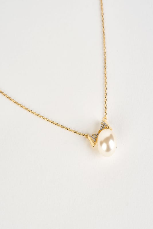 Pearl Bow Tie Necklace in Gold
Colour : Gold
Size : 39+5cm
Made in Korea
SKU: JE310024
