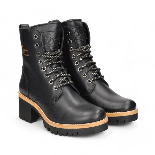 The Padma B11 women's boots from Panama Jack are the perfect blend of comfort, warmth, and style. Crafted from waterproof black Napa leather, these boots are designed to withstand wet weather while maintaining a sleek, fashionable look. The warm fur lining ensures cozy insulation, while the removable anatomical insole provides long-lasting comfort. With a natural, flexible, and durable rubber sole, these boots offer excellent support and grip. Featuring a lace closure for a secure fit, a shaft height of 15 cm, and a heel height of 6 cm, these boots are ideal for both casual and outdoor wear.

Features:

Waterproof black Napa leather
Warm fur lining for insulation
Removable anatomical insole
Natural, flexible, and durable rubber sole
Lace closure for a secure fit
Shaft height: 15 cm
Heel height: 6 cm
100% Made in Spain