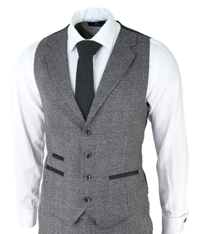 Elegante, elegante y sofisticado, luce perfecto con este traje de 3 piezas de primera calidad, que presenta un corte ajustado, con un ajuste más ceñido en el pecho y pantalones ajustados más estrechos. La chaqueta de dos botones cuelga hermosamente y tiene una construcción de media lona que se amolda a la forma de tu cuerpo cuanto más la uses. Los bolsillos de solapa en contraste y los puños abotonados le dan al traje un toque clásico de refinamiento. Un chaleco a juego completa el traje de 3 piezas con un estilo de botonadura sencilla con bolsillos clásicos a medida y un ajustador trasero para garantizar que puedas crear tu ajuste ideal. El traje es atemporal y contemporáneo al mismo tiempo y te permite lucir lo mejor posible todo el día. Combínalo con un chaleco a juego, una camisa blanca y zapatos para un acabado elegante. ¡Perfecto para cualquier ocasión elegante, formal, tradicional, vintage, retro, como bodas, bailes de graduación o fiestas! Ajuste a medida (entre ajustado y regular) ¡Muchos más estilos y colores disponibles en la tienda!