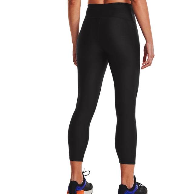 Farbe: Schwarz Schwarz Taille: Details: Seitliche Beuteltasche Verschluss: Kein Verschluss Länge: 7/8 Passform: Slim Verwendung: Fitnessstudio Laufen Spezifikationen: 7/8-Leggings aus ultraleichtem HeatGear®-Gewebe mit 4-Wege-Stretchstruktur, ergonomischen Flachnähten und seitlicher Beuteltasche Verwendung: Fitnessstudio, Laufen Passform: Slim Das Model trägt Größe: XS Körpergröße des Models: 170 cm
