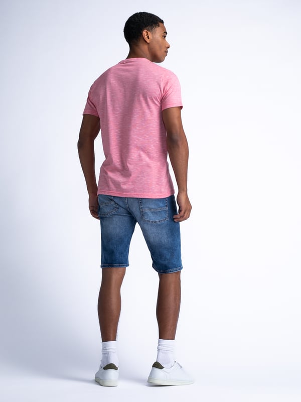 Blizzard Denim-Shorts mit Five-Pocket-Design und normaler Passform. Die Shorts haben eine bequeme, dehnbare Passform. Mit Gürtelschlaufen und einem Hosenschlitz mit Knopf- und Reißverschluss. In mehreren Waschungen erhältlich. Blizzard Denim ShortsNormale PassformHosenschlitz mit einem Knopf- und Reißverschluss82 % Baumwolle, 15 % recycelter Polyester, 2 % ElasthanDas Model ist 186 cm groß und trägt Größe L.