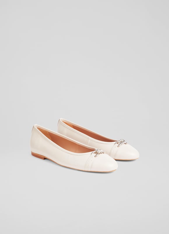 LK Bennett Brielle Flats, Ecru Stand out in any setting with the Brielle twist trim ballerina flats. Crafted in sumptuous ecru Nappa leather with a sophisticated round toe and delicate trim detail, these flats are the epitome of smart-casual. Perfectly paired with a flowing midi skirt or your favourite tailored trousers, these versatile flats add a touch of elegance to any outfit. Made in Spain.