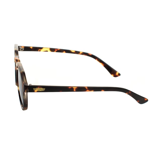 Must Have unisex sunglasses with a round design and polycarbonate frame, combining durability and lightness for comfortable and modern use.

 Equipped with UV 400 protection polarized lenses, they block 100% of UVA and UVB rays, offering clear vision and reducing glare in bright environments.

 The round shape provides a classic and elegant touch, ideal to complement any style.

 The Must Have logo is engraved on the temples and one of the lenses, adding a distinctive detail of authenticity.

 They come with a soft cleaning cloth and a cloth case to protect them and keep them in good condition when not in use.
 Measures: Lens height: 48 mm, Lens width: 53 mm, Bridge: 15 mm, Temples: 140 mm
 Composition: Polycarbonate
 Care:
- Wash only with water or, if necessary, a mild soap.
 - Dry with a soft cloth to avoid scratches.
 - Avoid contact with harsh surfaces or abrasive liquids.