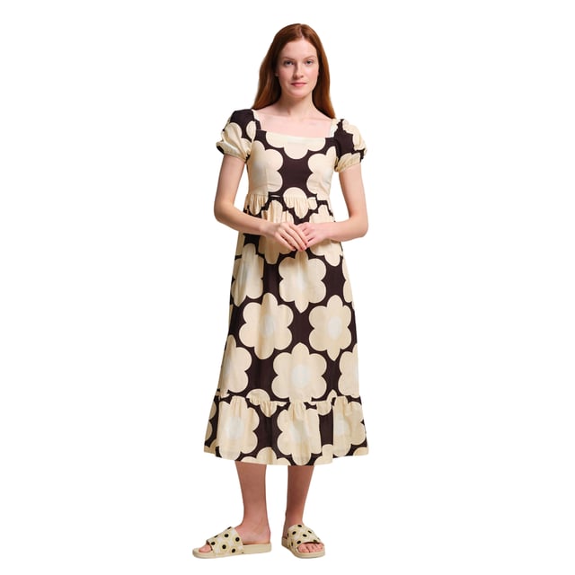 100% Cotton. Fabric: Coolweave, Poplin. Design: All-Over Print, Daisy. Fabric Technology: Breathable. Back Elasticated, Gathered Panel. Neckline: Square Neck. Sleeve-Type: Balloon, Short-Sleeved. Sustainability: Sustainable Materials. 8 UK: 32 in. 10 UK: 34 in. 12 UK: 36 in. 14 UK: 38 in. 20 UK: 45 in. 18 UK: 43 in. 16 UK: 40 in.