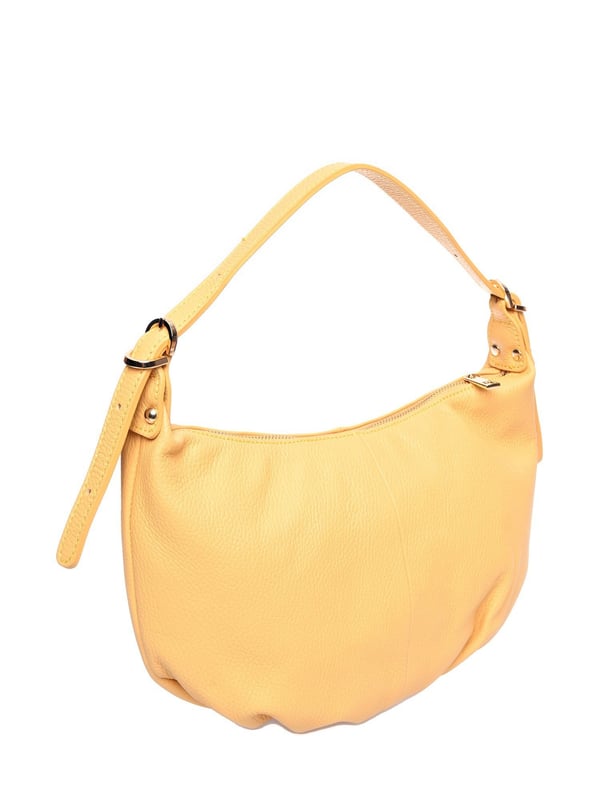 Handbag
100% cow leather
Top zip closure
Inner zip pocket
Dimensions : 22x31x2 cm
Handle: 47 cm adjustable