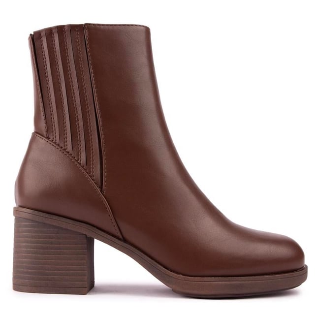 Get Ready To Embrace Day-to-night Chic With The Rocket Dog Sonora Platform Chelsea Boots. These Stylish Boots Feature A Black Faux Leather Upper, Chunky Heel, And Platform Sole As Well As A Zip Closure And Plush Foam Comfort Insole For Added Comfort. It's Time To Hit The Town In Style With This Essential Wardrobe Staple.