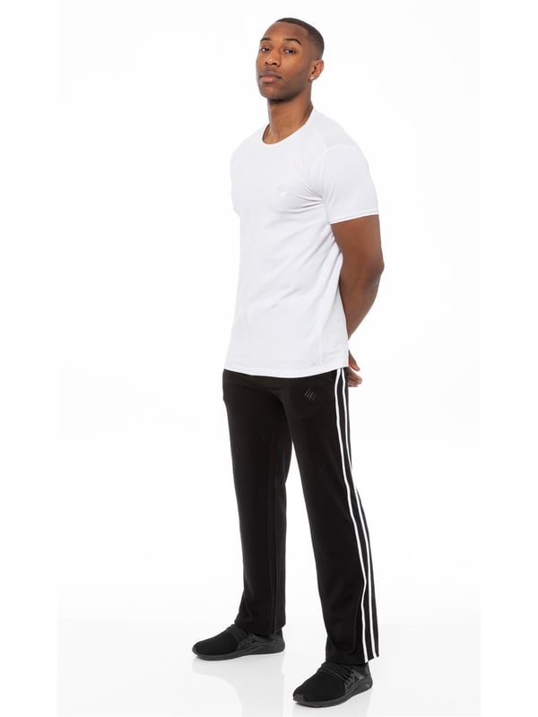 These Regular fit EZLP586 Lounge pants feature classic contrast stripes to sides, 2 side pockets, cotton blend for superior comfort, adjustable waist with drawstrings