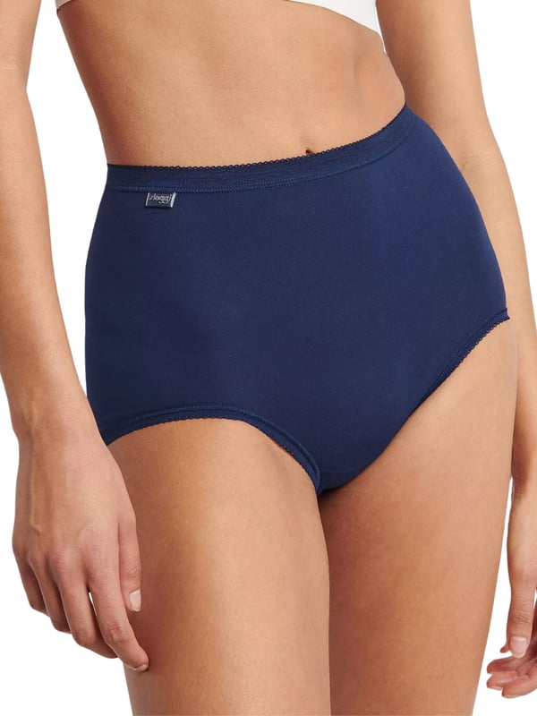 Sloggi Basic+ Maxi Brief. 4 Pack. Cotton rich knickers. Full brief with elasticated waistband. The product is machine washable.