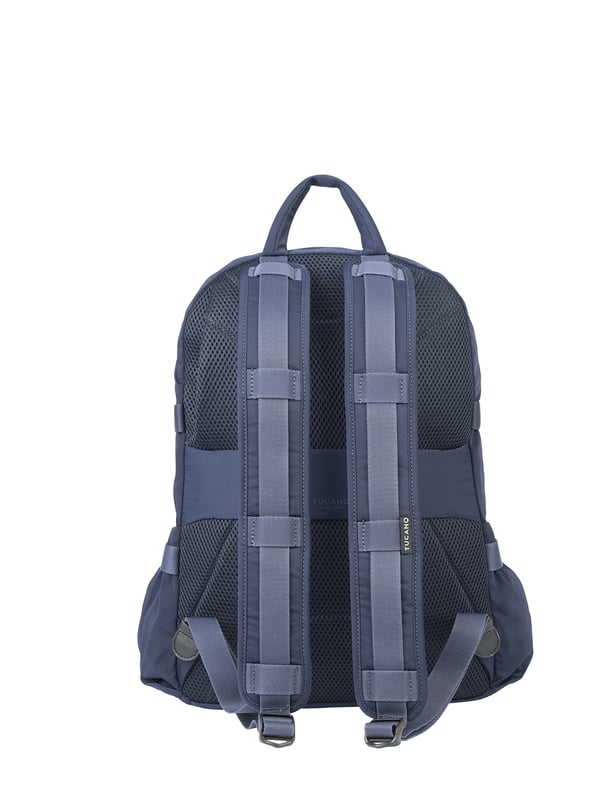 Unisex-Rucksack mit Reißverschluss. eine Innentasche mit Reißverschluss und zwei offene Innentaschen. Zwei Frontreißverschlüsse und zwei offene Seitenreißverschlüsse. Außentaschen. fehlender Schultergurt.  Griff aus recyceltem Polyethylenterephthalat. zwei Innenfächer.  externes Material.  Innenraum aus recyceltem Polyethylenterephthalat. Maße: 30x42,5x17,5 cm. Modeprodukt