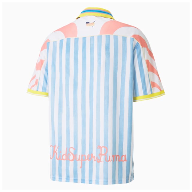 Puma x KidSuper Studios Men's Multicolored Football Jersey, een levendige en creatieve samenwerking tussen Puma en KidSuper Studios, bekend om hun unieke en artistieke ontwerpen. Dit voetbalshirt voegt sport en kunst samen en is een uniek exemplaar dat zowel op als naast het veld opvalt.

Belangrijkste kenmerken:

 Puma x KidSuper-samenwerking:  Dit voetbalshirt is het resultaat van een speciale samenwerking tussen Puma en KidSuper Studios. KidSuper Studios wordt geroemd om zijn fantasierijke en kleurrijke ontwerpen en deze samenwerking brengt hun artistieke visie naar de wereld van de sportmode.

 Veelkleurig ontwerp:  Het shirt heeft een boeiend en veelkleurig ontwerp dat vanuit elke hoek in het oog springt. De combinatie van felle kleuren en unieke patronen laat de creatieve flair van KidSuper Studios zien en onderscheidt dit shirt van traditionele voetbalkleding.

 Eersteklas materialen:  Gemaakt van hoogwaardige materialen, zorgt dit shirt voor comfort en duurzaamheid tijdens intense sportactiviteiten. De stof is ademend en vochtafvoerend, zodat je koel en droog blijft op het veld.

 Op voetbal geïnspireerde kenmerken:  Het ontwerp van het shirt bevat elementen die geïnspireerd zijn op traditionele voetbalshirts, zoals de klassieke ronde hals en korte mouwen, voor optimale prestaties tijdens voetbalwedstrijden.

 KidSuper Studios-logo:  Het KidSuper Studios logo en branding zijn prominent weergegeven op het shirt, wat de artistieke identiteit en creativiteit van de samenwerking weerspiegelt.

 Veelzijdige stijl:  Dit shirt is perfect voor voetbalwedstrijden, maar het unieke ontwerp maakt het ook geschikt om casual te dragen. Combineer het met jeans of shorts voor een opvallende streetstyle-look die je liefde voor sport en kunst laat zien.