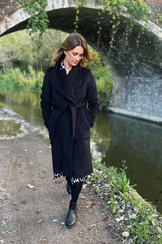 This timeless black coat boasts a luxurious, woolly-feel fabric, shawl collar, and open front design for effortless layering. Unlined, with belt loops and matching self-tie belt.

Soft Tweed Style  Polyester Fabric
 
100% polyester
 
Revere Collar
  
Length: Long
 
43" Shoulder to Hem
    
Sizing: As expected¬†
 
Fit: Relaxed
  

These are end of line ex Threadbare and may not be in original packaging