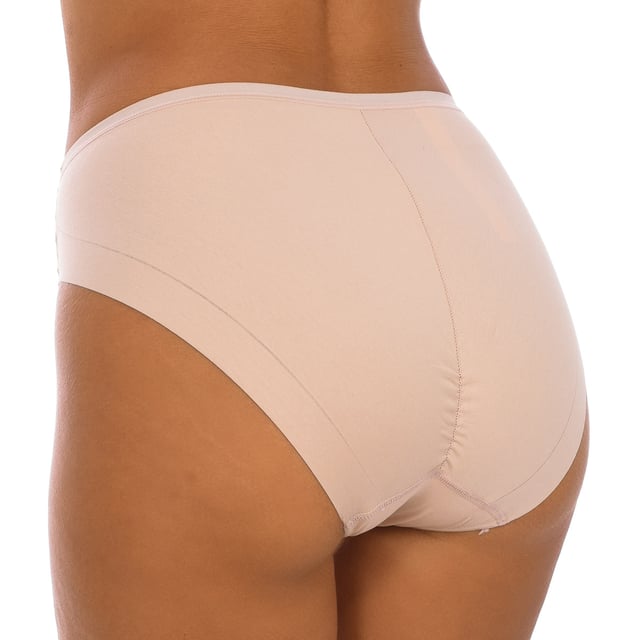 Invisible panty Janira.
 Matching elastic waistband.
 Brand detail printed on the upper side.
 Extremely soft and elastic fabric.
 It does not press or stick, totally invisible.
 Matching interior lining.
 Seams seen in tone.
 Composition: 82% Cotton, 18% Elastane
 Care:
Wash at a maximum temperature of 30º.
 -Do not use bleach.
 -Do not use an iron.
 -Do not use dryer.
 -Do not dry clean.